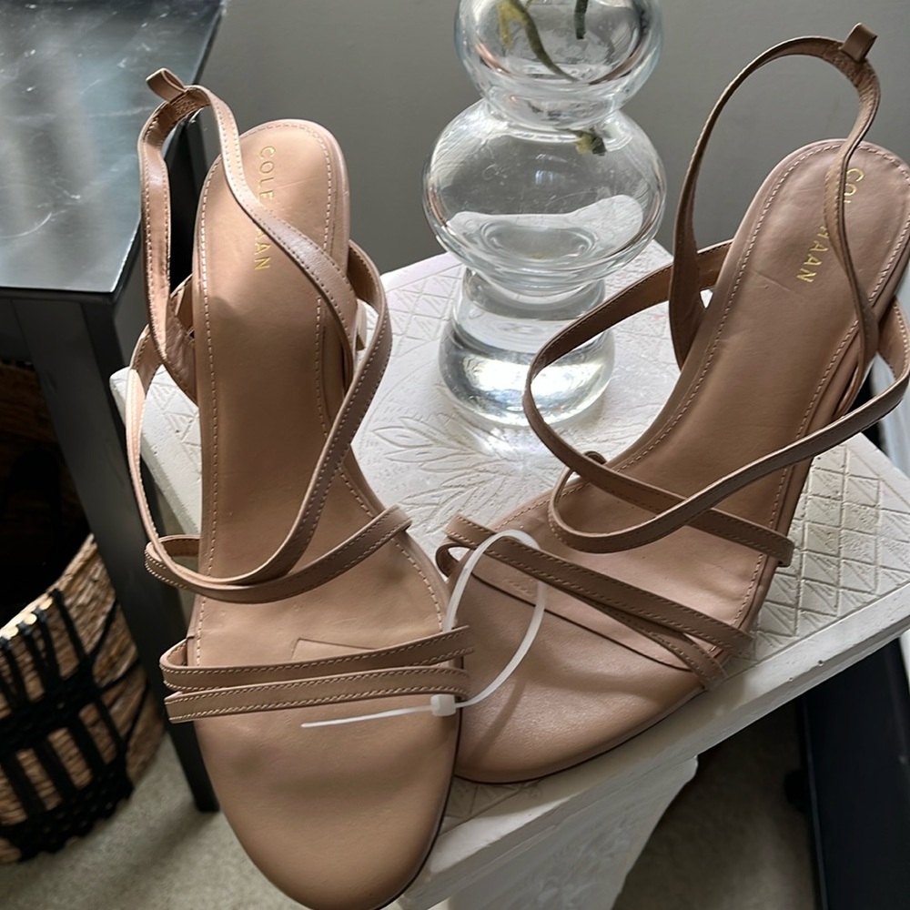 COLE HAAN KITTEN HEELS